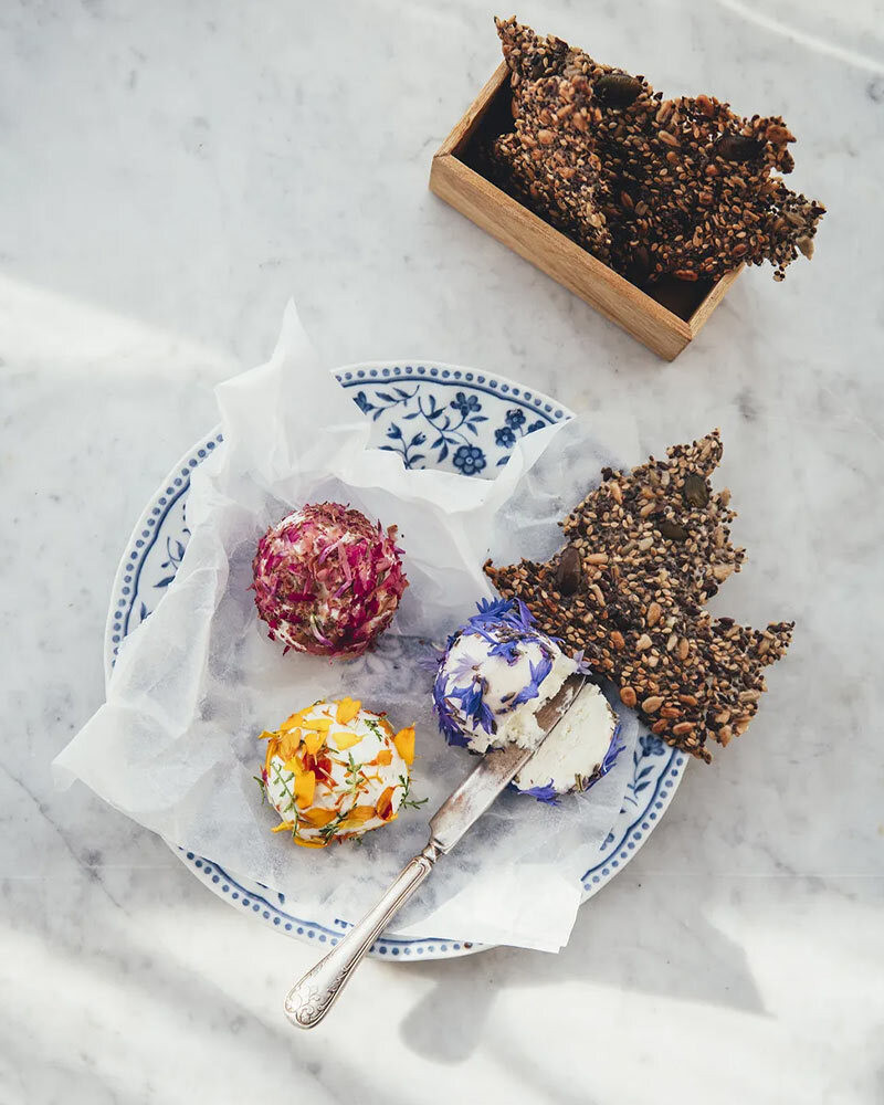 Book Flowers on a Plate: Delicious Floral Recipes