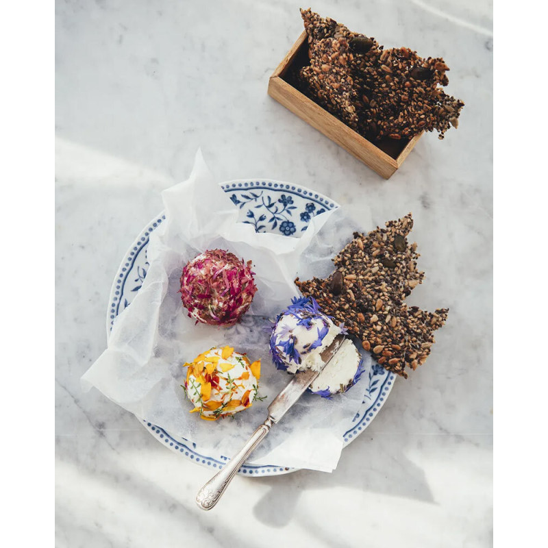 Book Flowers on a Plate: Delicious Floral Recipes